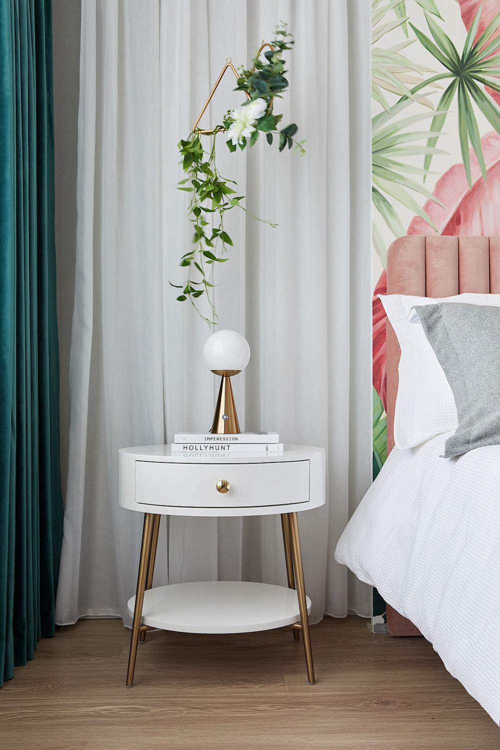 輕奢風格室內(nèi)家裝案例效果圖-臥室床頭柜